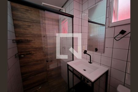 Banheiro de apartamento à venda com 3 quartos, 56m² em Vila Guarará, Santo André