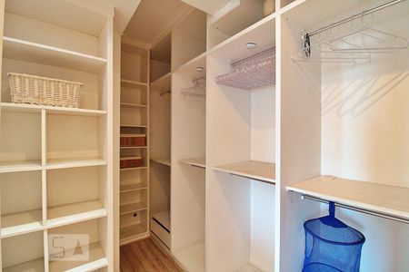 Apartamento para alugar com 270m², 4 quartos e 2 vagasCloset da Suíte 1