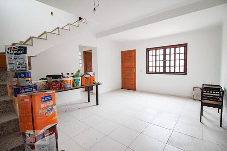 Sala de casa à venda com 3 quartos, 400m² em Jardim Monjolo, São Paulo