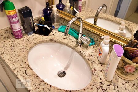 Apartamento à venda com 77m², 2 quartos e 2 vagasBanheiro da Suíte Americana 