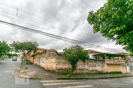 Casa à venda com 160m², 4 quartos e 1 vaga Casa à venda com 160m², 4 quartos e 1 vagaFachada