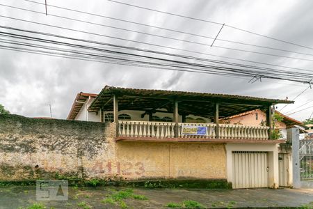 Casa à venda com 160m², 4 quartos e 1 vaga Casa à venda com 160m², 4 quartos e 1 vagaFachada