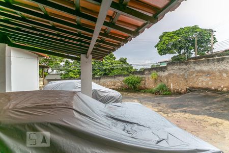 Casa à venda com 160m², 4 quartos e 1 vaga Casa à venda com 160m², 4 quartos e 1 vagaGaragem