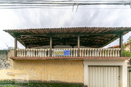 Casa à venda com 160m², 4 quartos e 1 vaga Casa à venda com 160m², 4 quartos e 1 vagaFachada