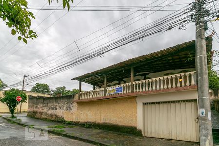 Casa à venda com 160m², 4 quartos e 1 vaga Casa à venda com 160m², 4 quartos e 1 vagaFachada