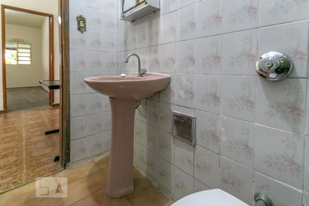 Casa à venda com 160m², 4 quartos e 1 vaga Casa à venda com 160m², 4 quartos e 1 vagaBanheiro Social