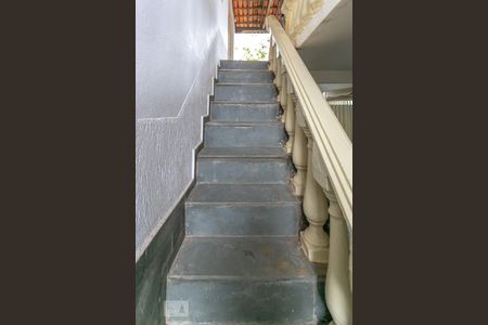 Casa à venda com 160m², 4 quartos e 1 vaga Casa à venda com 160m², 4 quartos e 1 vagaEscada