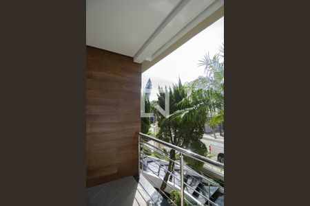 Sacada da Sala de casa à venda com 5 quartos, 554m² em Jardim Lindóia, Porto Alegre