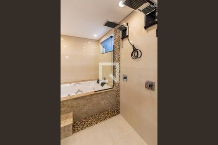 Casa à venda com 300m², 3 quartos e 4 vagasBanheiro Suite 2