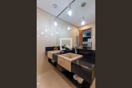 Casa à venda com 300m², 3 quartos e 4 vagasBanheiro Suite 2