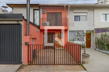 Casa de condomínio para alugar com 158m², 3 quartos e 1 vaga Casa de condomínio para alugar com 158m², 3 quartos e 1 vagaFachada