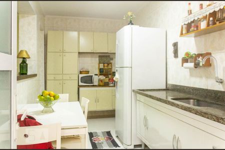 Casa à venda com 184m², 4 quartos e 1 vagaCozinha