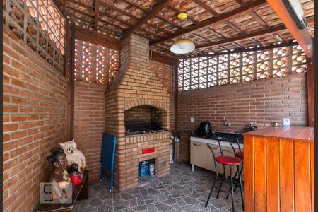 Casa à venda com 115m², 3 quartos e 2 vagasChurrasqueira
