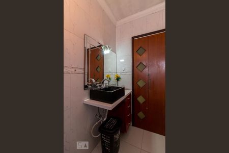 Casa à venda com 115m², 3 quartos e 2 vagasBanheiro social