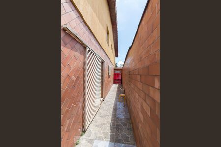 Casa à venda com 115m², 3 quartos e 2 vagasCorredor lateral externo