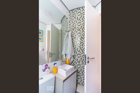 Casa de condomínio à venda com 210m², 4 quartos e 2 vagasBanheiro Corredor