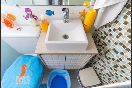 Casa de condomínio à venda com 210m², 4 quartos e 2 vagasBanheiro Corredor