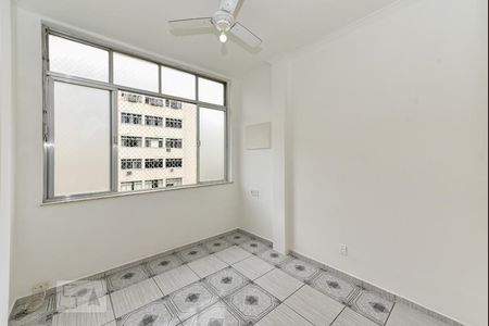 Quarto 1 de apartamento para alugar com 2 quartos, 50m² em Copacabana, Rio de Janeiro