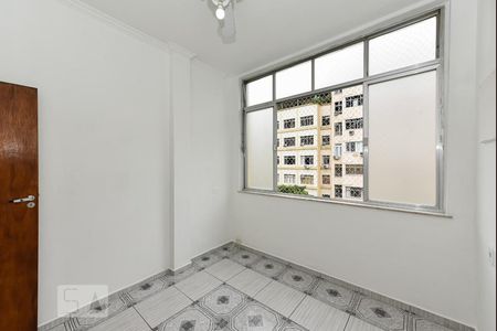 Quarto 1 de apartamento para alugar com 2 quartos, 50m² em Copacabana, Rio de Janeiro
