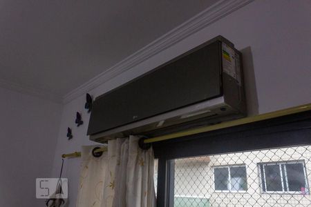 Detalhe sala de apartamento para alugar com 1 quarto, 50m² em Tupi, Praia Grande