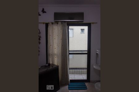 Detalhe sala de apartamento para alugar com 1 quarto, 50m² em Tupi, Praia Grande