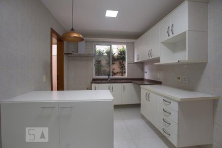 Casa de condomínio para alugar com 160m², 3 quartos e 2 vagasCozinha
