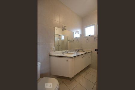 Casa de condomínio para alugar com 160m², 3 quartos e 2 vagasBanheiro da suíte