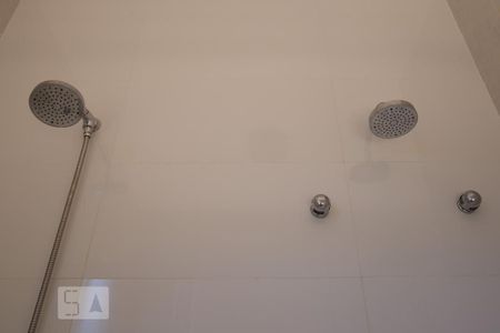 Casa de condomínio para alugar com 160m², 3 quartos e 2 vagasBanheiro da suíte - chuveiro