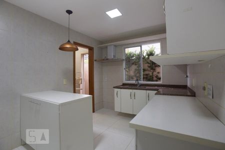 Casa de condomínio para alugar com 160m², 3 quartos e 2 vagasCozinha