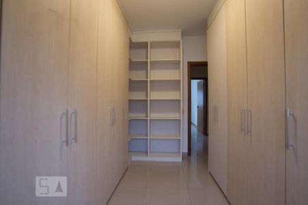 Casa de condomínio para alugar com 160m², 3 quartos e 2 vagasSuíte - closet