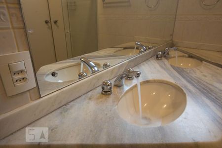 Casa de condomínio para alugar com 160m², 3 quartos e 2 vagasBanheiro da suíte - pias