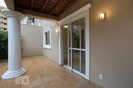 Casa de condomínio para alugar com 160m², 3 quartos e 2 vagasQuintal