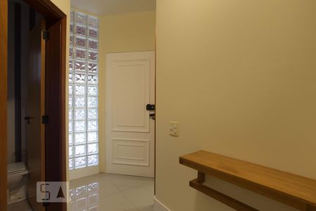 Hall de entrada social de casa de condomínio para alugar com 3 quartos, 160m² em Jardim São Luiz, Ribeirão Preto