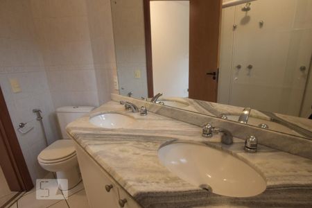 Casa de condomínio para alugar com 160m², 3 quartos e 2 vagasBanheiro da suíte