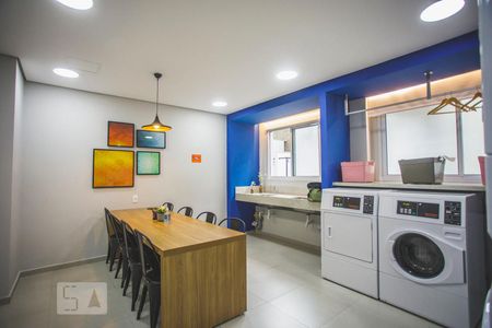 Apartamento à venda com 35m², 2 quartos e sem vagaÁrea comum - Lavanderia coletiva