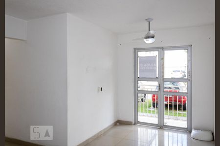 Sala de Apartamento com 2 quartos, 45m² Campo Grande
