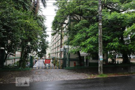 Apartamento para alugar com 74m², 2 quartos e 1 vagaFachada e portaria