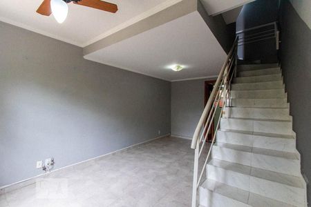 Sala de casa de condomínio para alugar com 3 quartos, 87m² em Jardim Guerreiro, Cotia