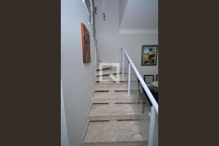 Escada de casa à venda com 3 quartos, 120m² em Vila Rio de Janeiro, Guarulhos