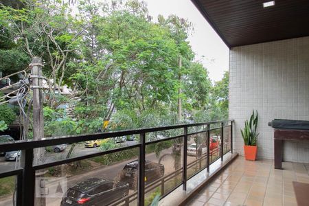 Apartamento à venda com 150m², 4 quartos e 2 vagasVaranda