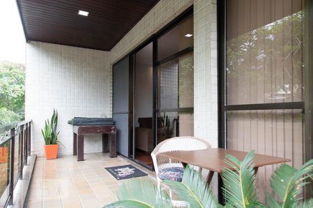 Apartamento à venda com 150m², 4 quartos e 2 vagasVaranda