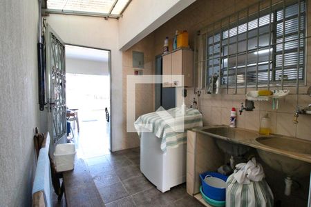 Casa à venda com 180m², 3 quartos e 6 vagasÁrea de serviço