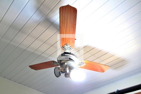 Casa à venda com 180m², 3 quartos e 6 vagasQuarto 2 (fundos)