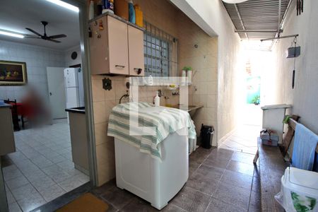 Casa à venda com 180m², 3 quartos e 6 vagasÁrea de serviço
