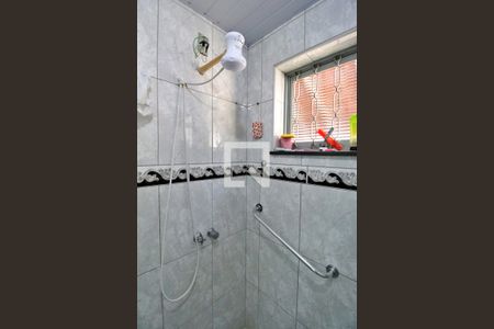 Casa à venda com 180m², 3 quartos e 6 vagasBanheiro (fundos)