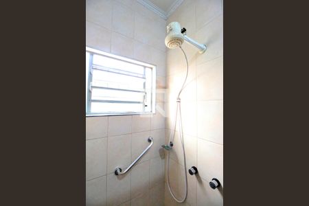 Casa à venda com 180m², 3 quartos e 6 vagasBanheiro Social - Chuveiro e barra de apoio