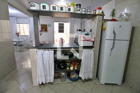 Casa à venda com 180m², 3 quartos e 6 vagasCozinha (fundos)