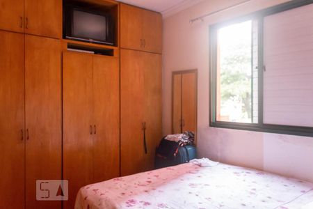Quarto 2 de apartamento para alugar com 2 quartos, 63m² em Vila Erna, São Paulo