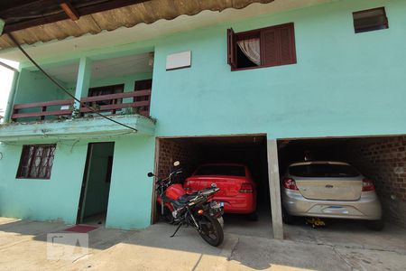 Casa à venda com 120m², 4 quartos e 2 vagas Casa à venda com 120m², 4 quartos e 2 vagasFachada