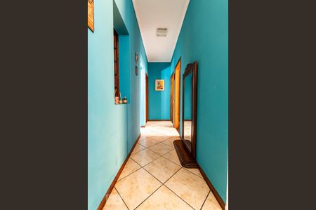 Casa à venda com 300m², 3 quartos e 4 vagas Casa à venda com 300m², 3 quartos e 4 vagasCorredor